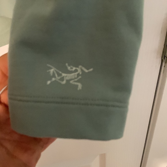 Arc’teryx Seafoam Green Top - Picture 3 of 3